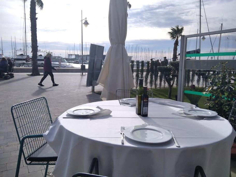 Apto Con Terraza Y 2 Dormitorios. 600 Megas Wifi. Santa Pola Luaran gambar