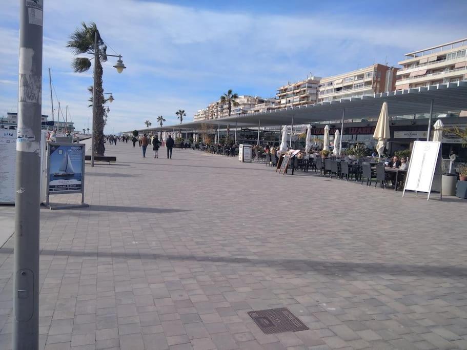 Apto Con Terraza Y 2 Dormitorios. 600 Megas Wifi. Santa Pola Luaran gambar