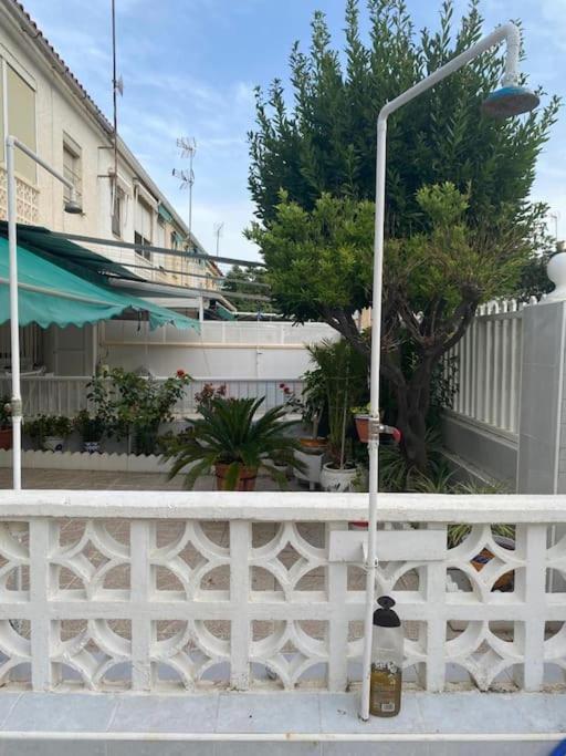 Apto Con Terraza Y 2 Dormitorios. 600 Megas Wifi. Santa Pola Luaran gambar